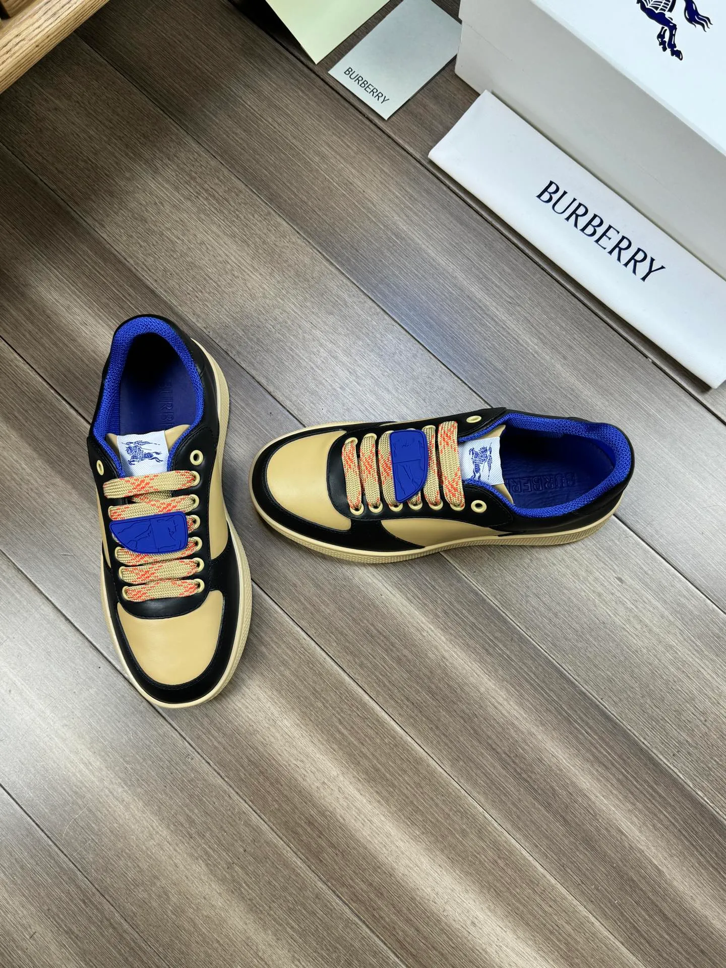 [BURBERRY] Burberry P400💰 - High-end quality original order 🔍🔍🔍 - Upper: imported 🔝 Nappa calfskin, tongue brand cloth label - Inner lining: canvas lining - Outsole: rubber; two-color molded outsole - Super high quality control and fine workmanship: highlighted (high-end, extravagance, grade) -Size: 38-44 (Male 45, can be customized)